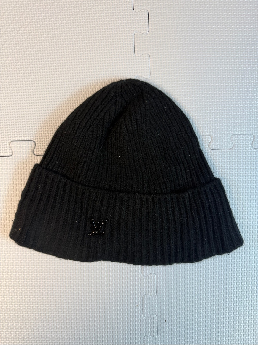 Louis Vuitton Black Ribbed Knit cashmere Cuffed Beanie with LV Logo